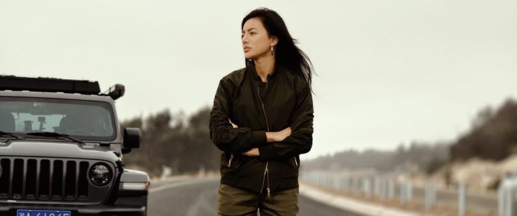 真我12 Pro 正式发布，超光影潜望 大师奢表设计仅1599元起