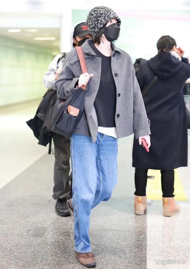 王菲谢霆锋百元穿搭享受生活，前夫哥在线卖惨讨赏