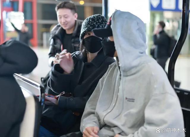 王菲谢霆锋百元穿搭享受生活，前夫哥在线卖惨讨赏