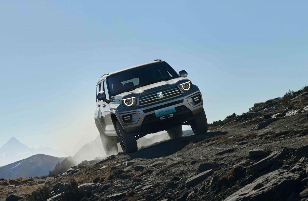 坦克 700 Hi4-T 上市,国产硬派越野凭什么卖 70 万?