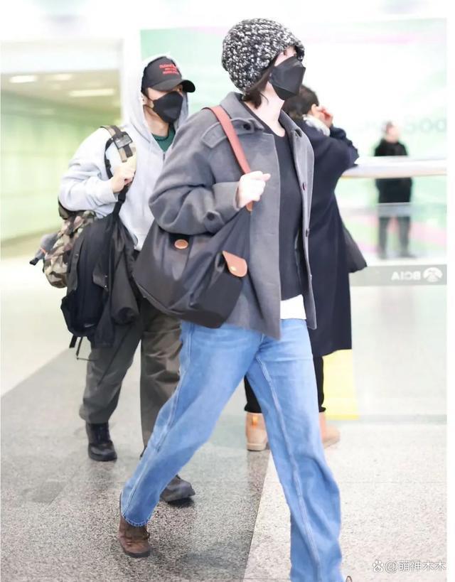 王菲谢霆锋百元穿搭享受生活，前夫哥在线卖惨讨赏