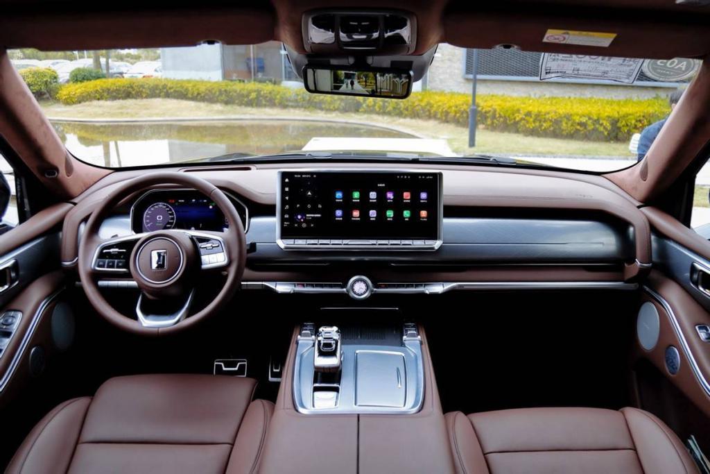 坦克 700 Hi4-T 上市,国产硬派越野凭什么卖 70 万?