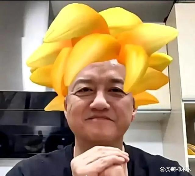 王菲谢霆锋百元穿搭享受生活，前夫哥在线卖惨讨赏