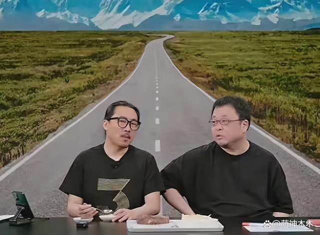 王菲谢霆锋百元穿搭享受生活，前夫哥在线卖惨讨赏