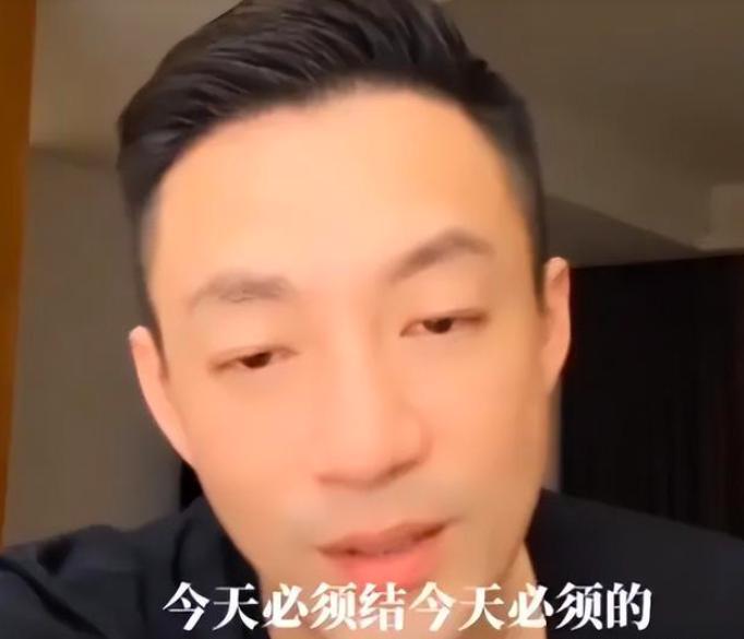 哈，她俩真在一起了？