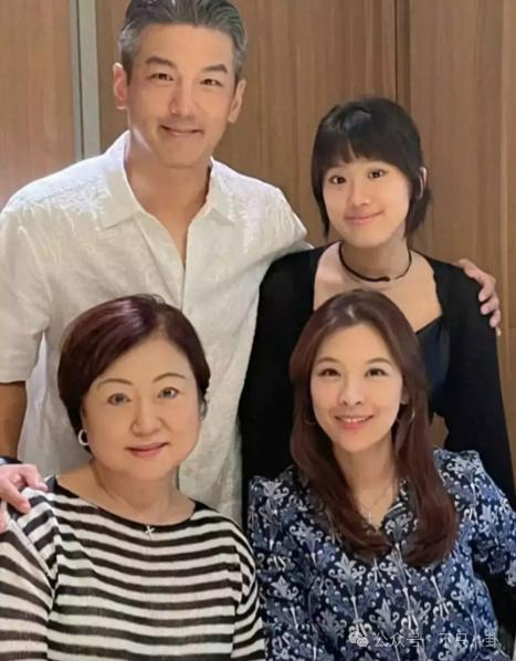 太叛逆？她其实只是有点爱美啊！