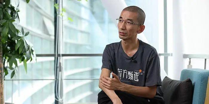 东方甄选股价跌近5%，董宇辉做错了什么？