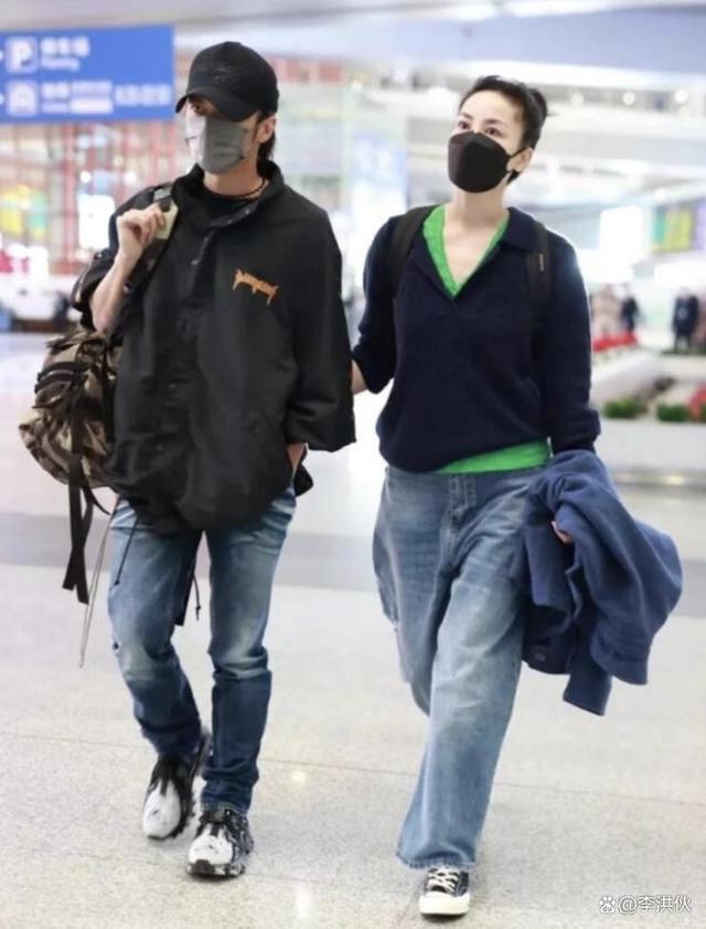 王菲谢霆锋从日本回国，机场甜蜜同框，娱乐圈的一股清流