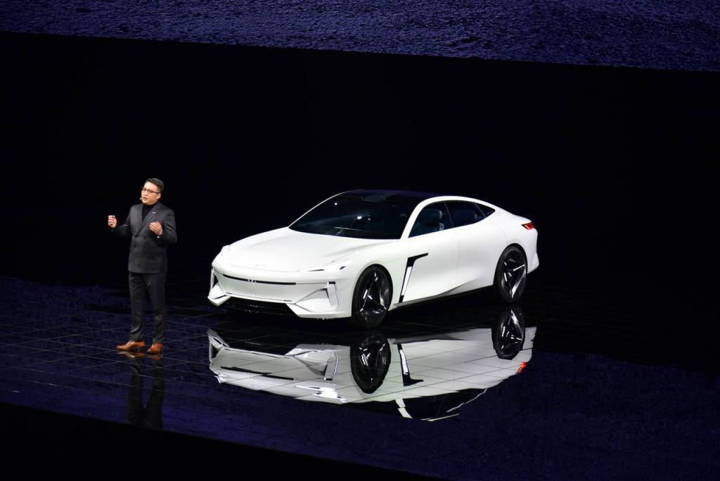 吉利银河一周年，这是中国新能源转型的速度缩影