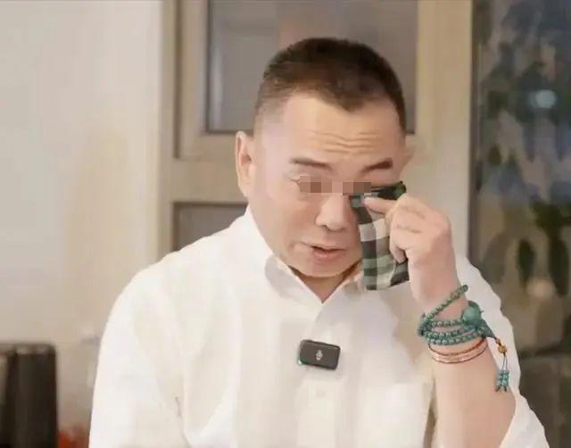“网络乞讨”、哭穷，离开女明星的老baby们只会哭？