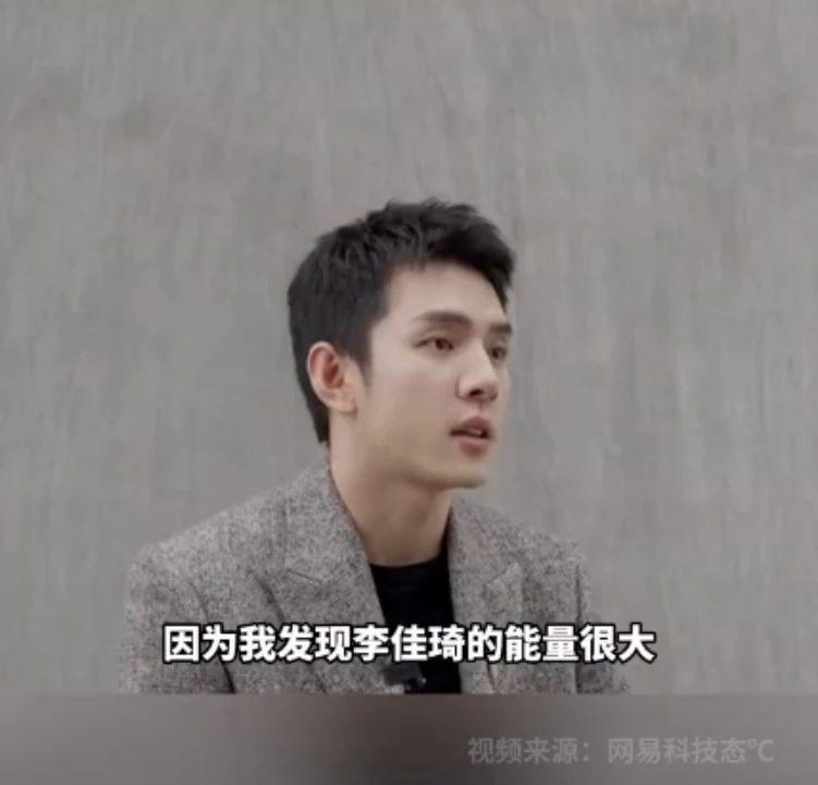 董宇辉，离开微博的第二个“罗翔”