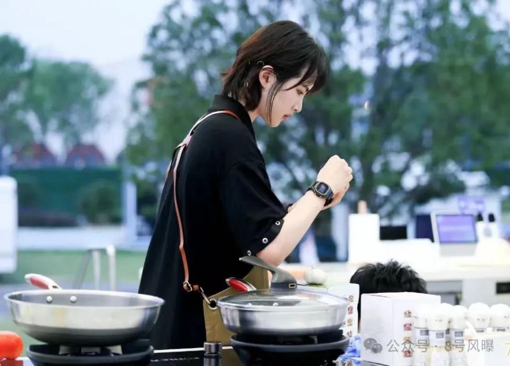 嘲着嘲着，路转粉了？