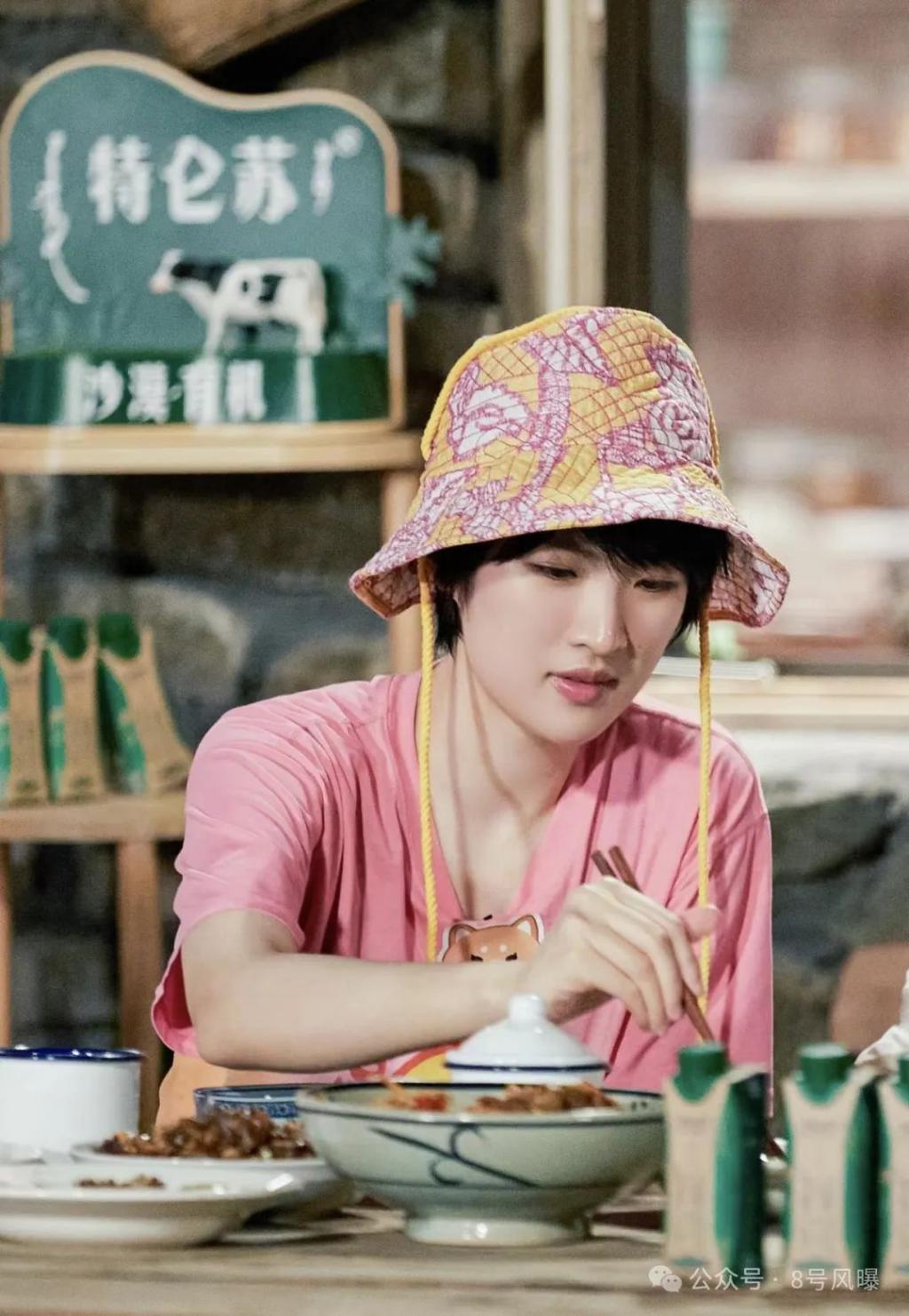 嘲着嘲着，路转粉了？