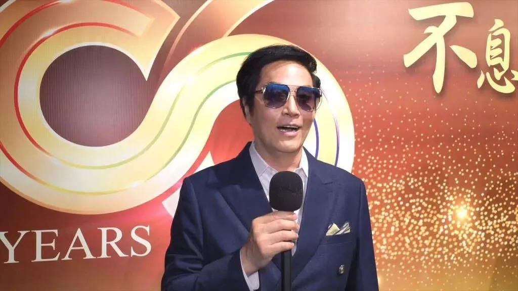 两位港星为县城楼盘站台：一人7年没戏拍，一人成酒吧驻唱