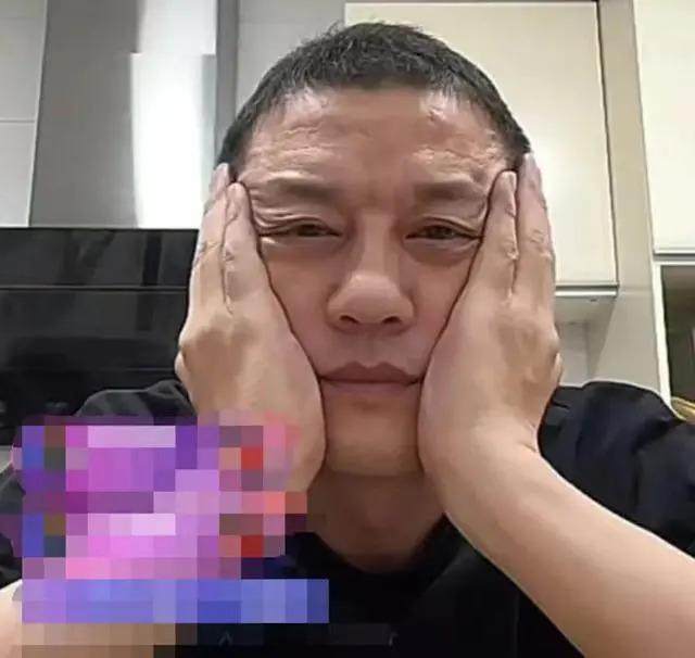 李亚鹏哭穷，网友神评：都开300万破车了，还不惨吗？