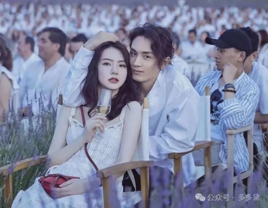 被曝双性恋的她，曾被王思聪爱慕，如今却被嘲：脸垮了！