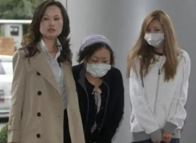 与tvbs董事长儿子私奔，嫁贱男被坑，怀孕还抽烟酗酒？