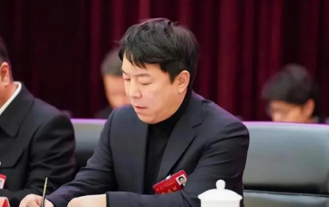 人民大会堂这一天，刘德华在电影“大佬圈”地位尽致凸显