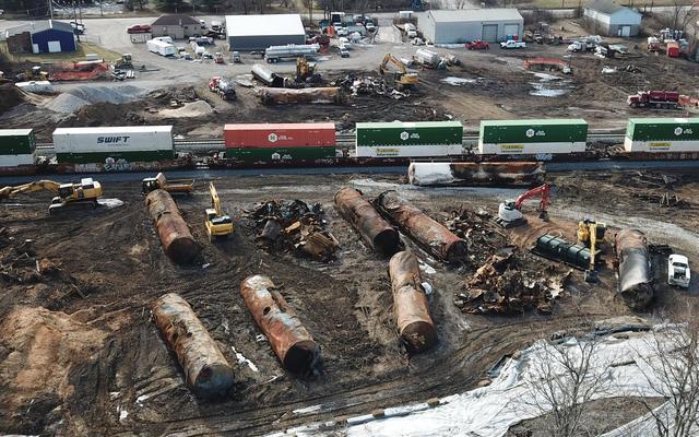 美国俄亥俄“毒列车”事故一年后，拜登终于准备去趟现场