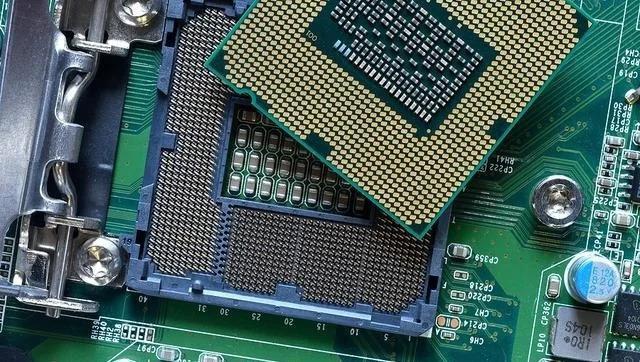 围堵中国芯片产业，美国咄咄逼人，韩国紧跟，韩媒：韩国受伤最重