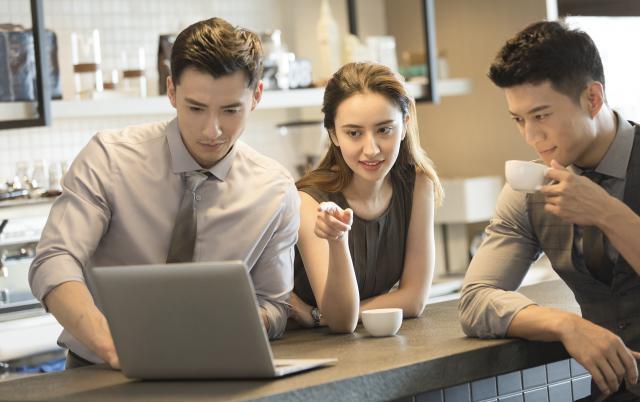 互联网大厂年会，焦虑重重