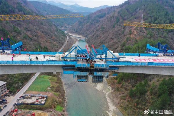 中石油加入昊铂免费充电联盟：昊铂全系车主可在中石油充电站终身免费充电