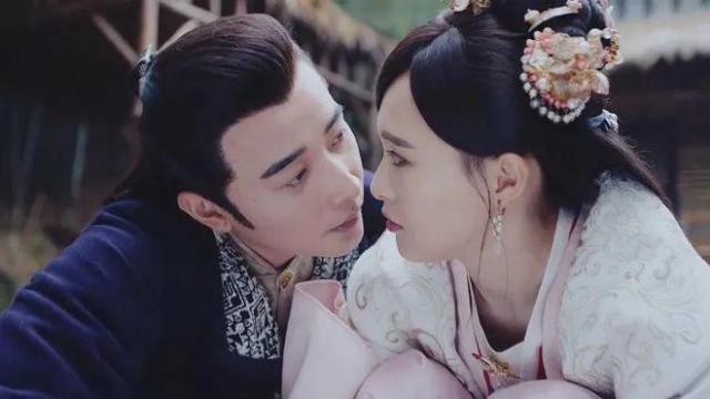 公费谈恋爱的5对明星，10年后，他们的爱情还是很好磕