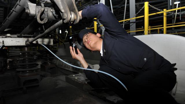 车烧烂了冰块都还在的保温杯美国爆卖 中国代工厂也赚翻