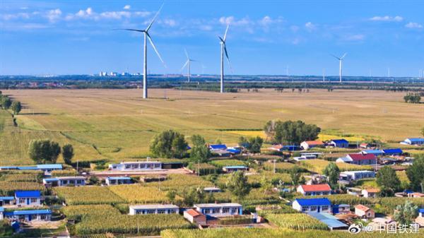齐齐哈尔龙江300兆瓦风电项目首批风机并网：装机容量达175兆瓦