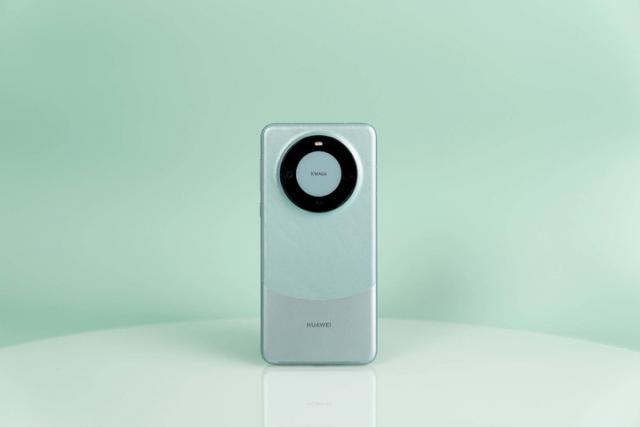 华为重夺中国智能手机市场销量第一/苹果 Vision Pro 全球首拆/百度输入法上线付费 VIP