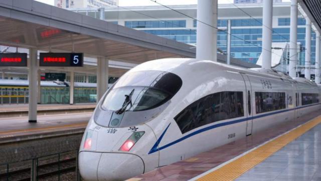 刘德华 董宇辉，带不动东方甄选？