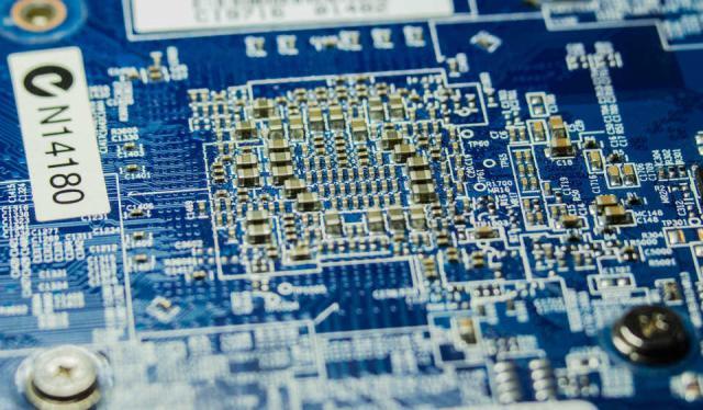 美国芯片禁令持续升级下，中国是否已经陷入“中等技术陷阱”？