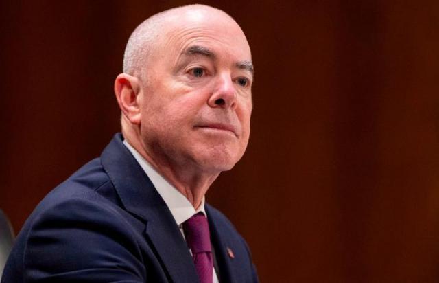 外交部：皮涅拉是中国人民的老朋友、好朋友，我们对皮涅拉先生不幸逝世表示深切哀悼