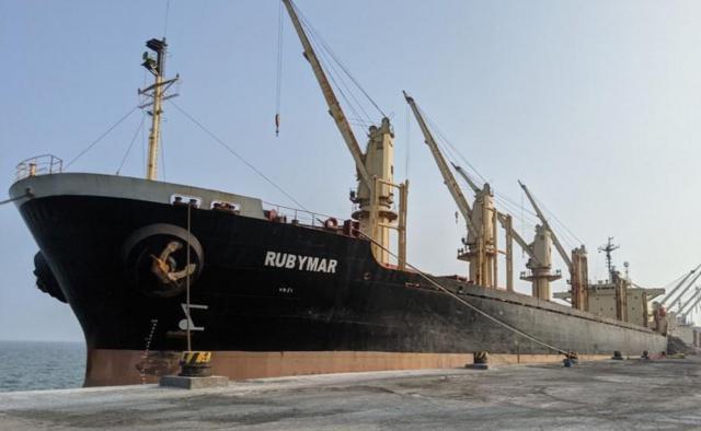 英国货船遇袭新进展 也门胡塞武装声称船只已完全沉没