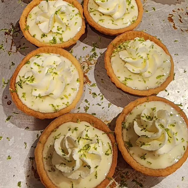 特斯拉最后一刻取消1.6万美元订单致蛋糕店损失惨重