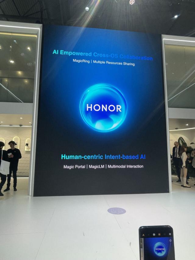 MWC2024首日：生成式AI受追逐 从芯片到终端产业形成共振