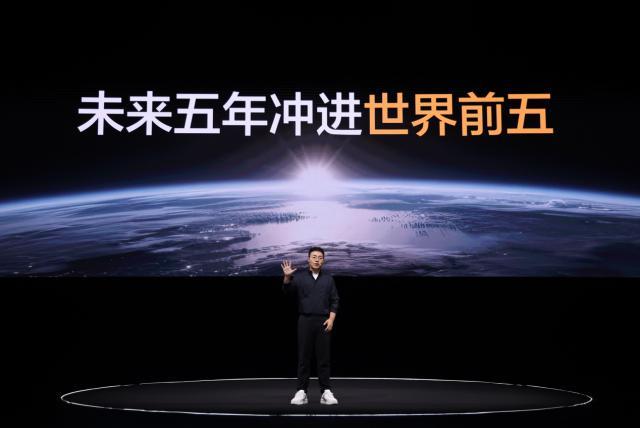 真我12 Pro 正式发布，超光影潜望 大师奢表设计仅1599元起