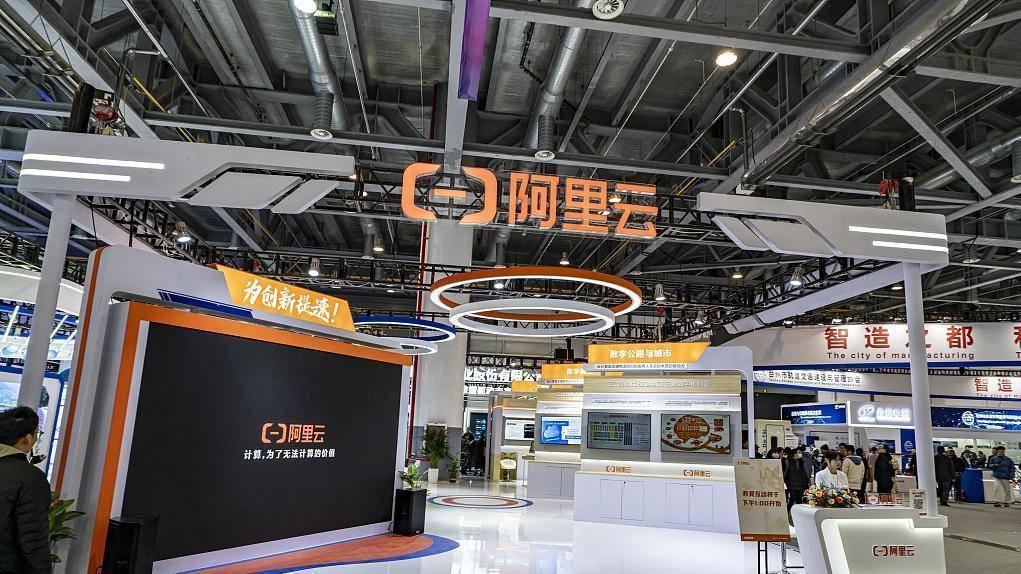 Vision Pro 美国市场需求已大幅放缓/小米汽车回应 SU7 出厂价 20 万元/iPhone 15 系列已降至历史最低价