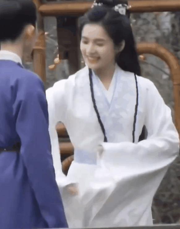 49岁钟汉良给32岁肖战演“爹”，这让扮嫩演员还咋玩