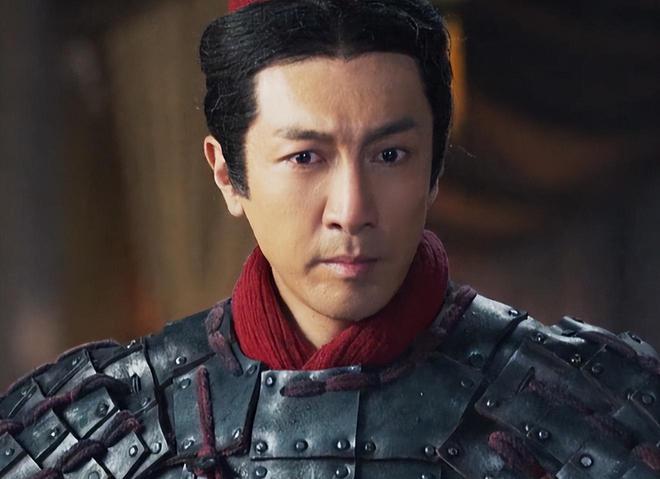 49岁钟汉良给32岁肖战演“爹”，这让扮嫩演员还咋玩