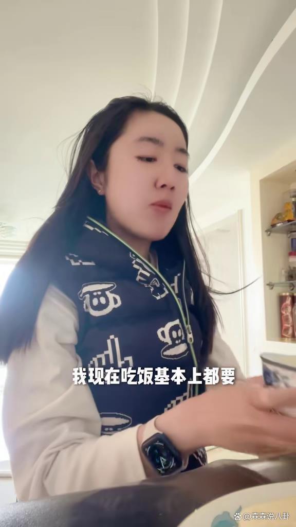 “点读机女孩”高君雨罹患脑瘤,开颅手术前拍剃光头视频