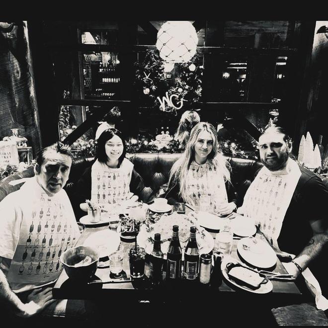 尼古拉斯·凯奇携第5任娇妻“会亲家”，长子即将4婚