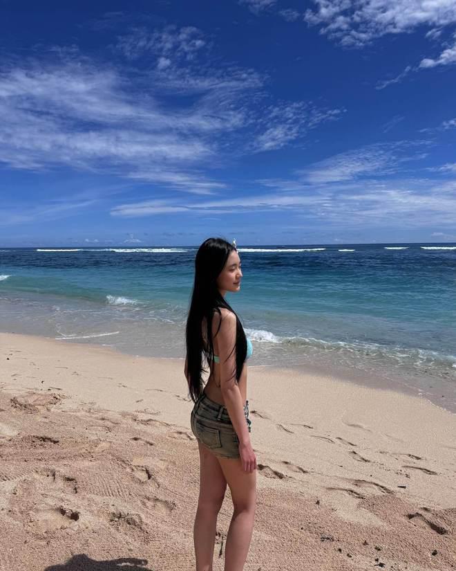 小S两个大女儿秀身材，姐妹相差2岁，遗传妈妈的美貌