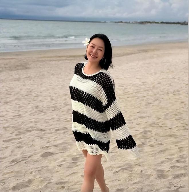 小S两个大女儿秀身材，姐妹相差2岁，遗传妈妈的美貌