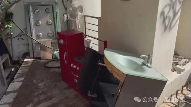 好莱坞成人女星强占豪宅弄得满地排泄物，房东为赶人损失惨重