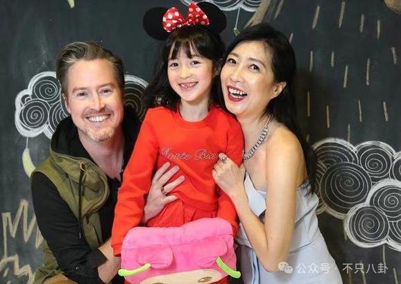 十年前他俩被预言会婚变，现在果然离婚离到狗血洒一地……