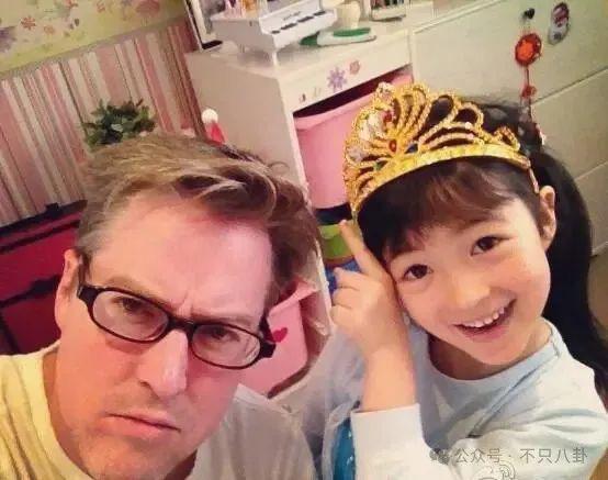 十年前他俩被预言会婚变，现在果然离婚离到狗血洒一地……