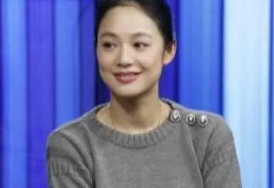 老夫少妻脾气还暴，却紧拴姜文十几年把她当宝，她凭什么