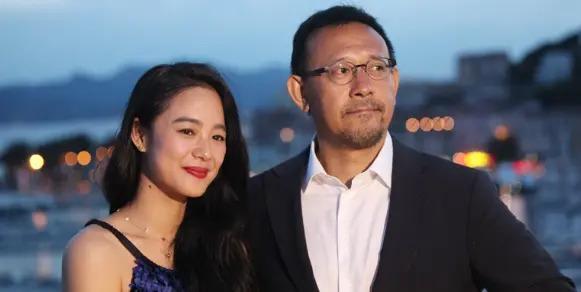 老夫少妻脾气还暴，却紧拴姜文十几年把她当宝，她凭什么