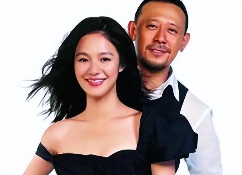老夫少妻脾气还暴，却紧拴姜文十几年把她当宝，她凭什么